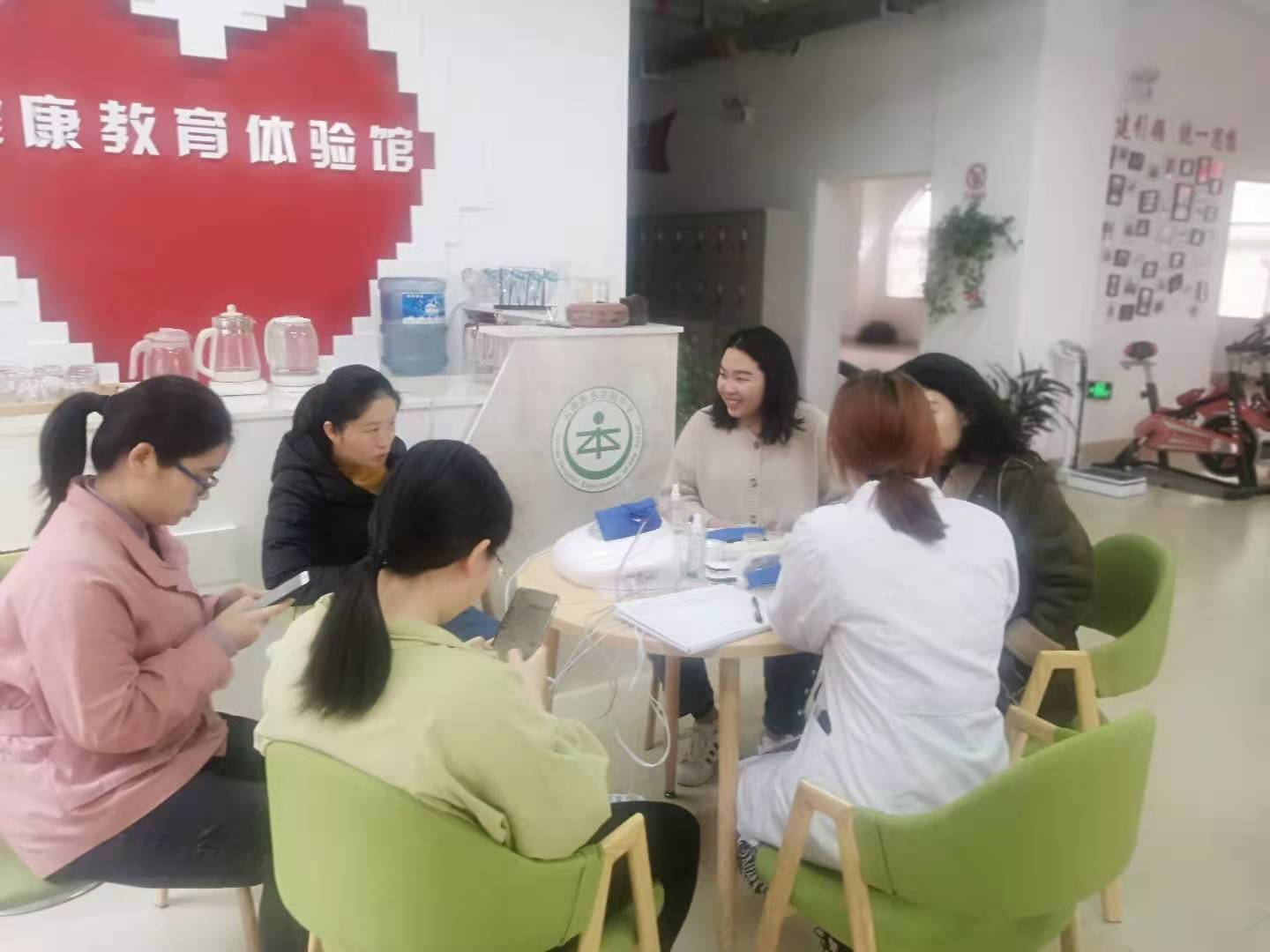 健康与安全|中国中医研究院促进会志愿者到我校开展义诊活动