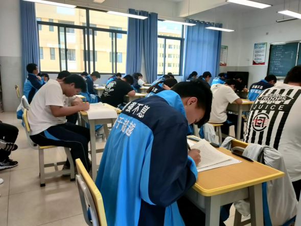 学生为主体丨积极迎接省统测，全力备战2021年高考