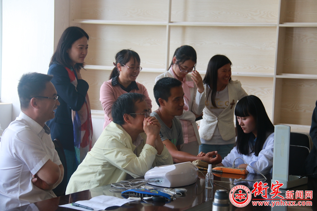 云南衡水实验中学校工会组织中医义诊理疗 为教职工健康护航