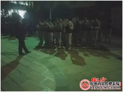 晨起持书诵，声声入耳来