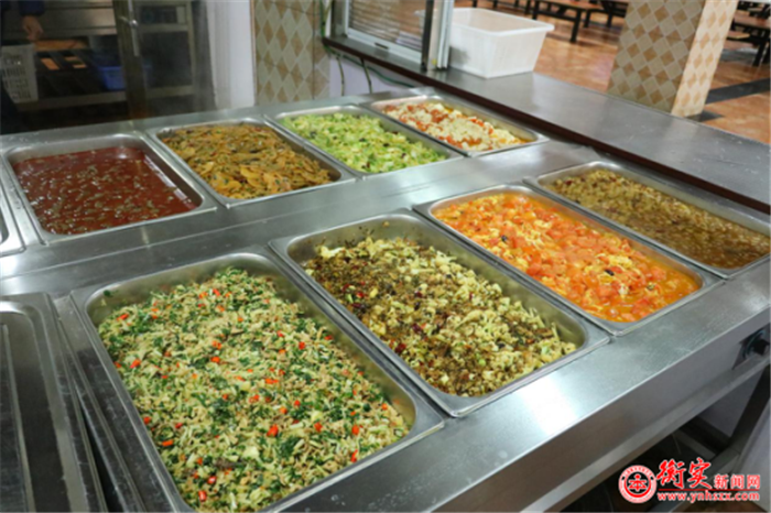 用心做好每一餐 热情服务每一天 ——云南衡水实验中学食堂纪实