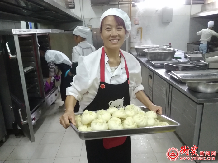 学校食堂里吃出了“家的味道”