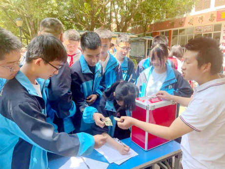 暖心！传递爱心 托起希望——云南衡水实验中学呈贡校区为学生爱心捐款渡难关！
