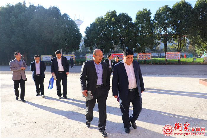 云南衡水实验中学校长办公会在滇池校区举行