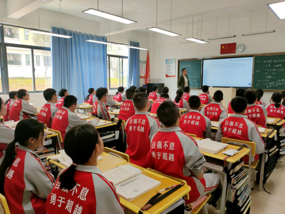 学生为主体丨“犇”向新学期，你努力的样子真好看