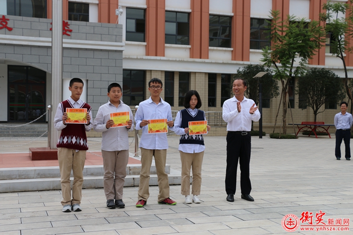 表彰优秀树榜样 激励学生共成长