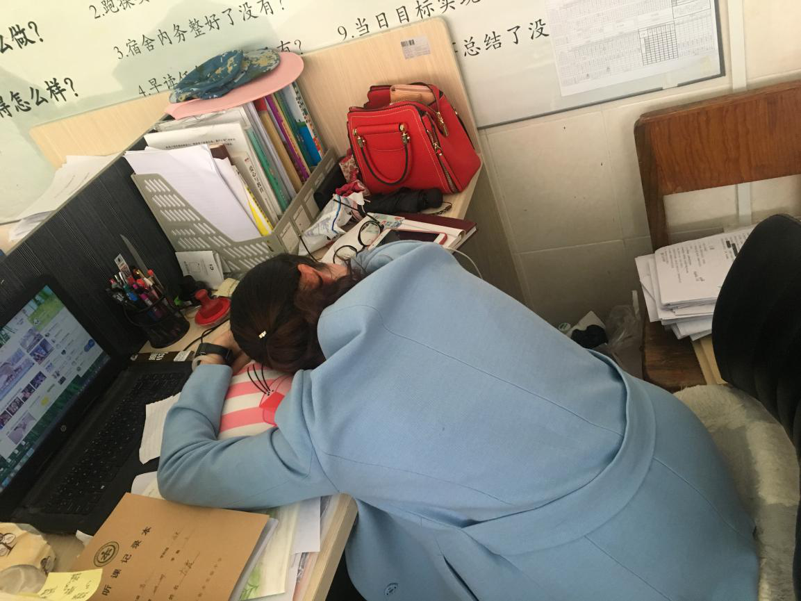 云南衡水实验中学呈贡校区高中部班主任的一天