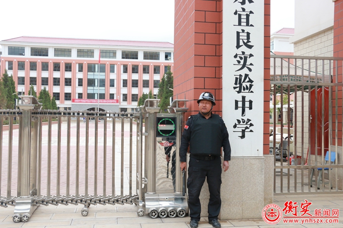 记衡实校园安全守护者老唐的一天
