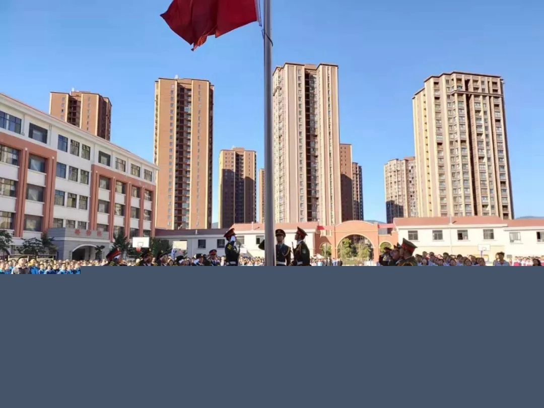榜样，就在身边——云南衡水实验中学宜良校区举行周一升旗仪式暨