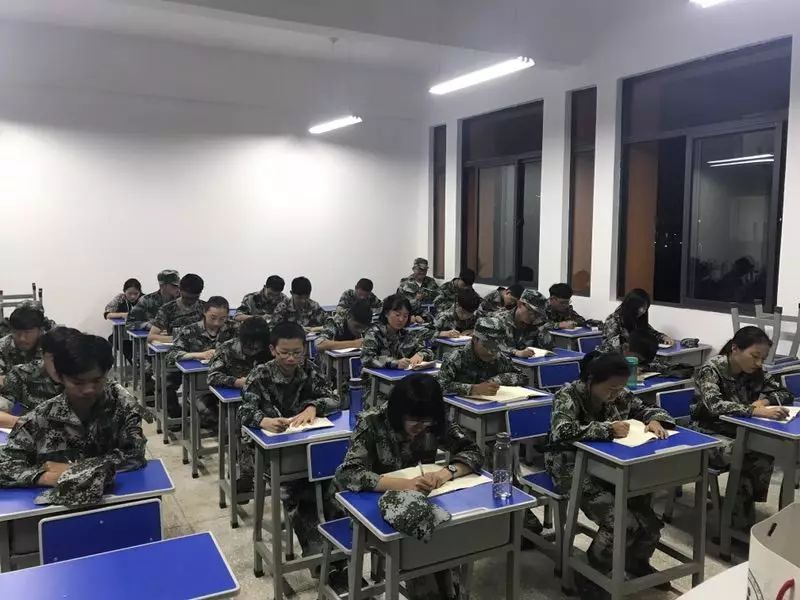 让奋斗的青春因军训而更加精彩