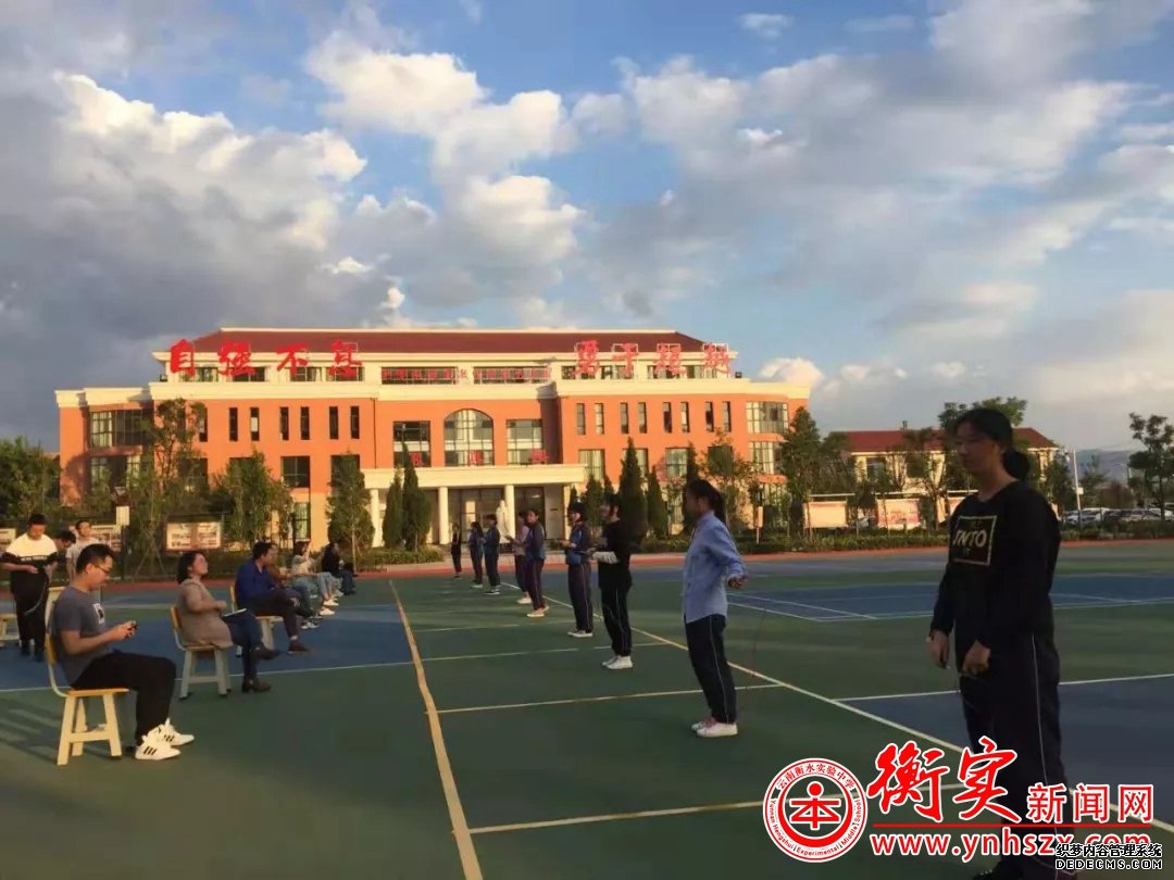 绳绳舞动展英姿，顽强拼搏显身手
