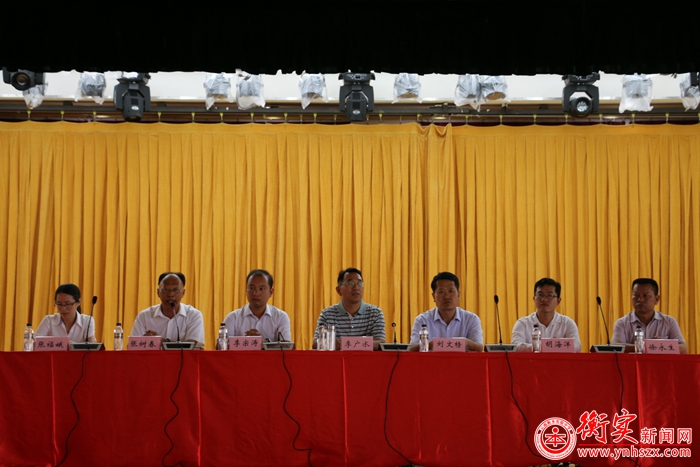 云南衡水实验中学举行期中考试表彰总结大会