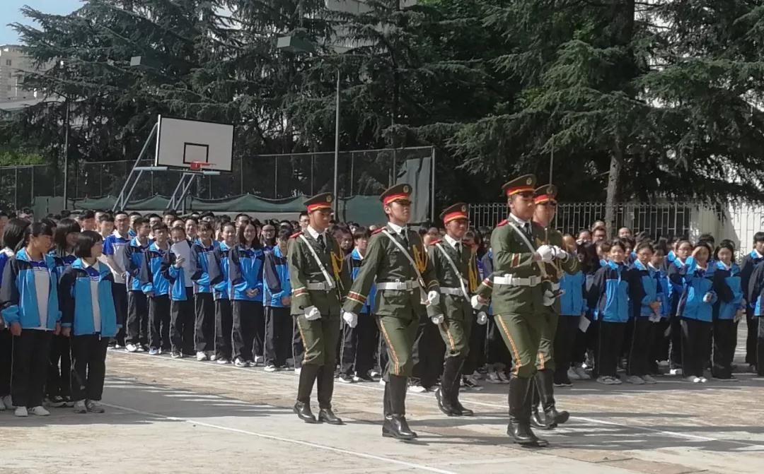 复读一年，迎接新的挑战！2019届高补第一次升旗仪式顺利举行